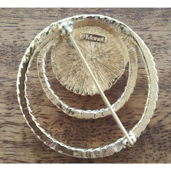 MONET Signed Faux Pearl Three Circle Gold Tone Brooch Pin - Picture 2 of 5